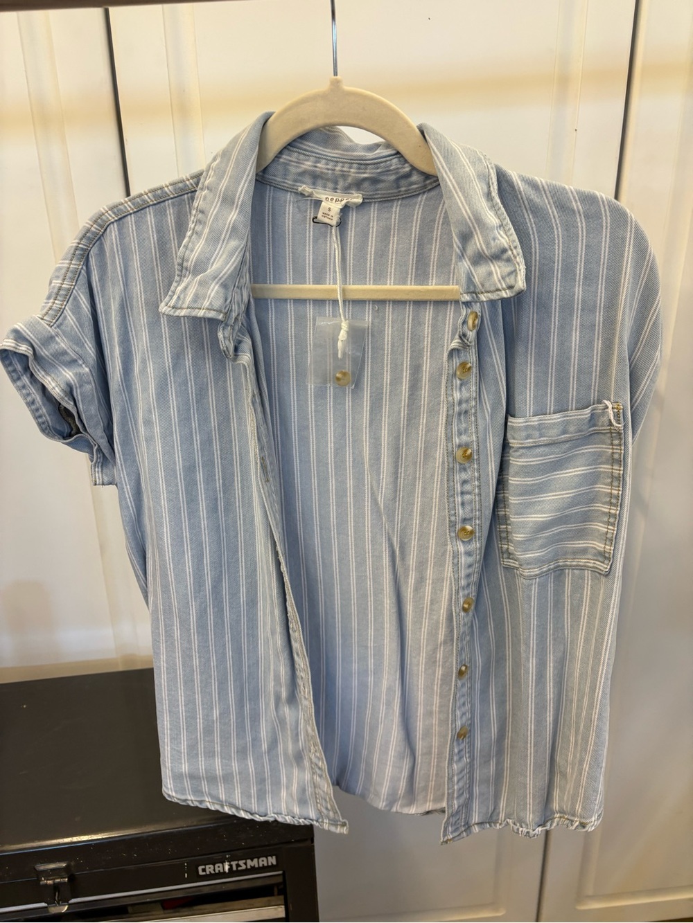 Cute button up - Picture 2 of 4